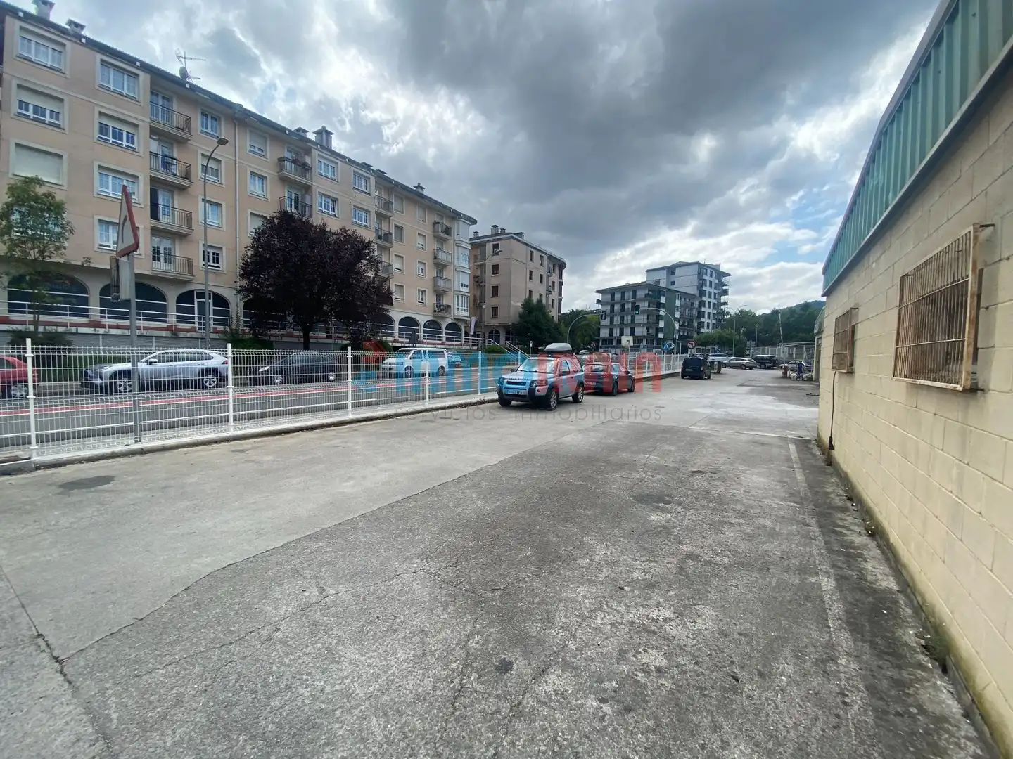 Parkplatz von Fabrikhallen zum Verkauf in Ordizia