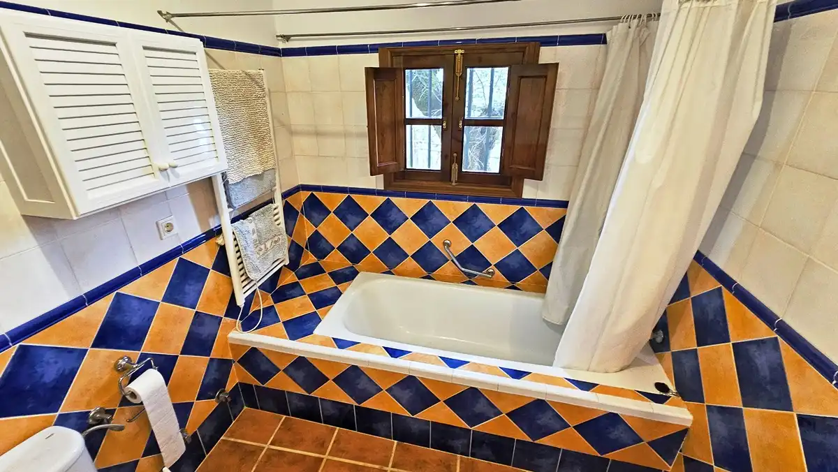 Baño de Finca rústica en venta en Cortegana con Jardín privado, Terraza y Piscina