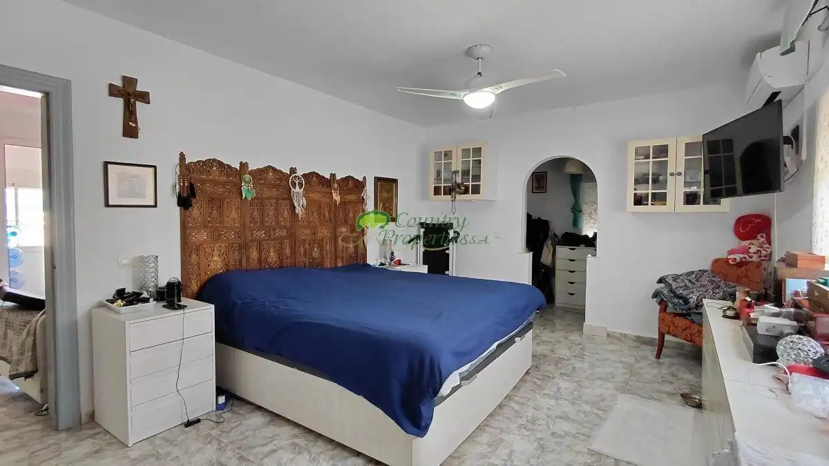 Dormitori de Finca rústica en venda en Vélez-Málaga amb Aire condicionat, Terrassa i Traster