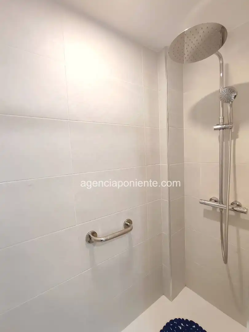 Badezimmer von Wohnung zur Miete in Villajoyosa / La Vila Joiosa mit Klimaanlage, Heizung und Terrasse