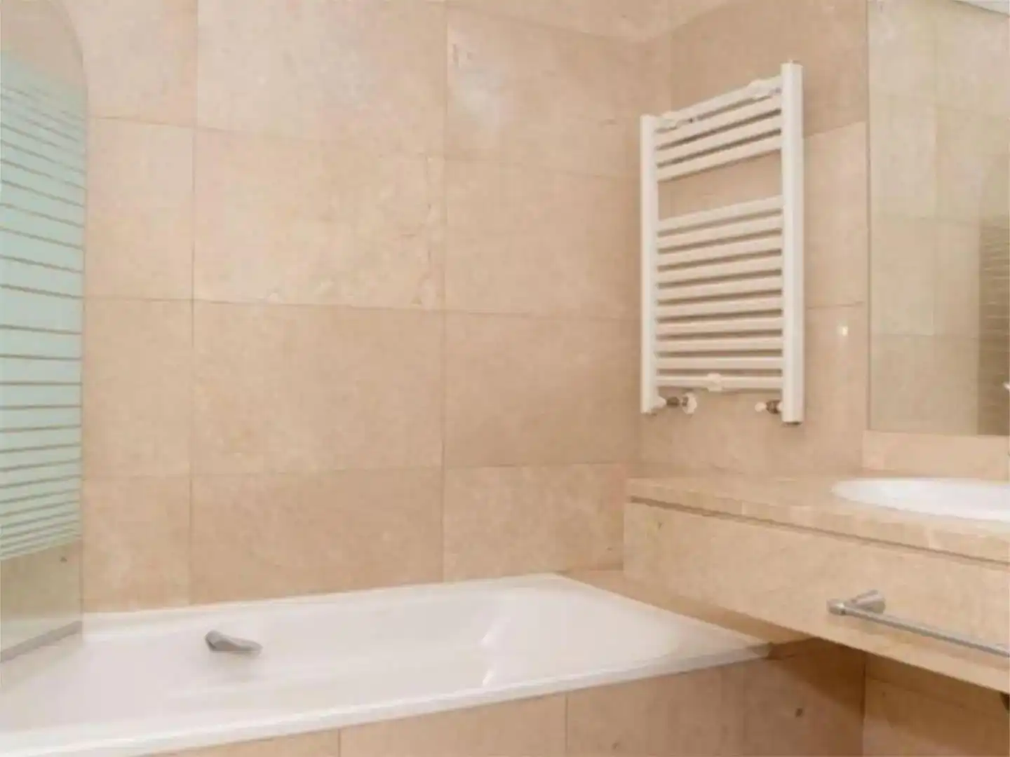 Bany de Àtic en venda en La Moraleja amb Aire condicionat i Piscina