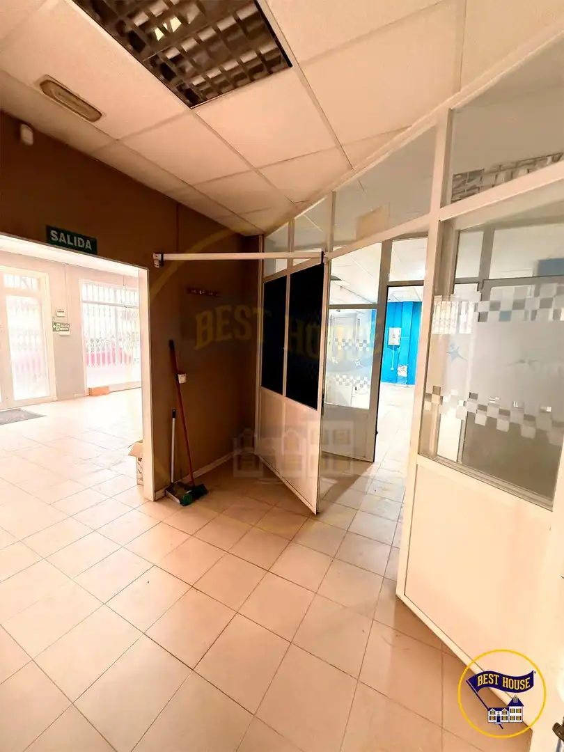 Local en venta en Calle de Barcelona, Reyes Católicos - Paseo San Antonio