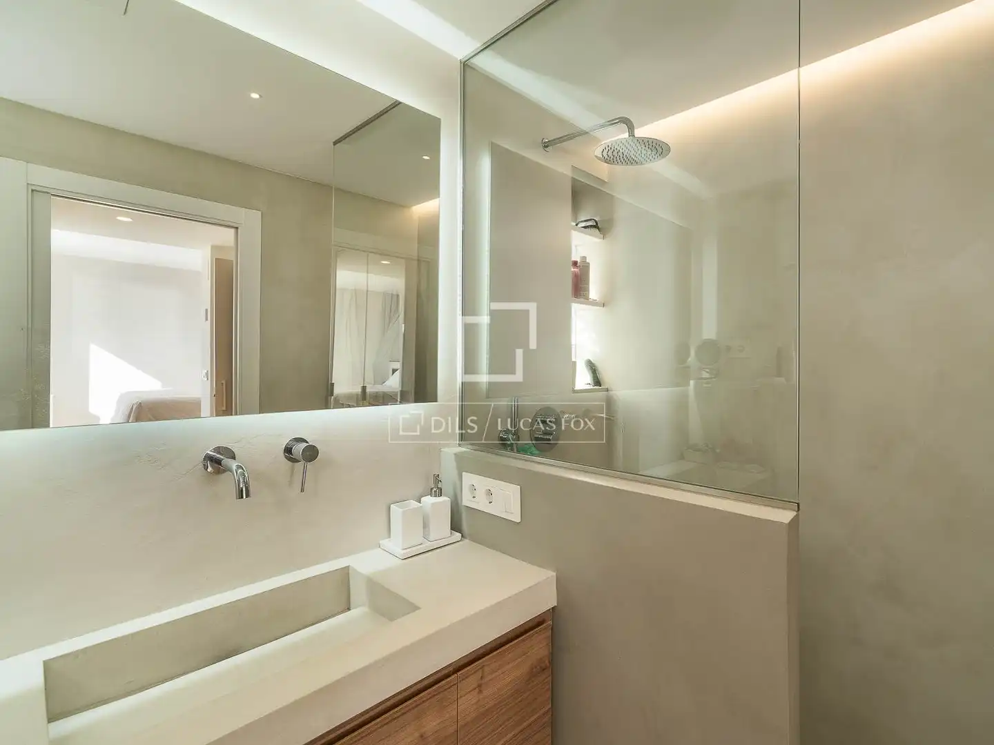 Badezimmer von Dachboden zum Verkauf in Barcelona mit Klimaanlage, Heizung und Terrasse