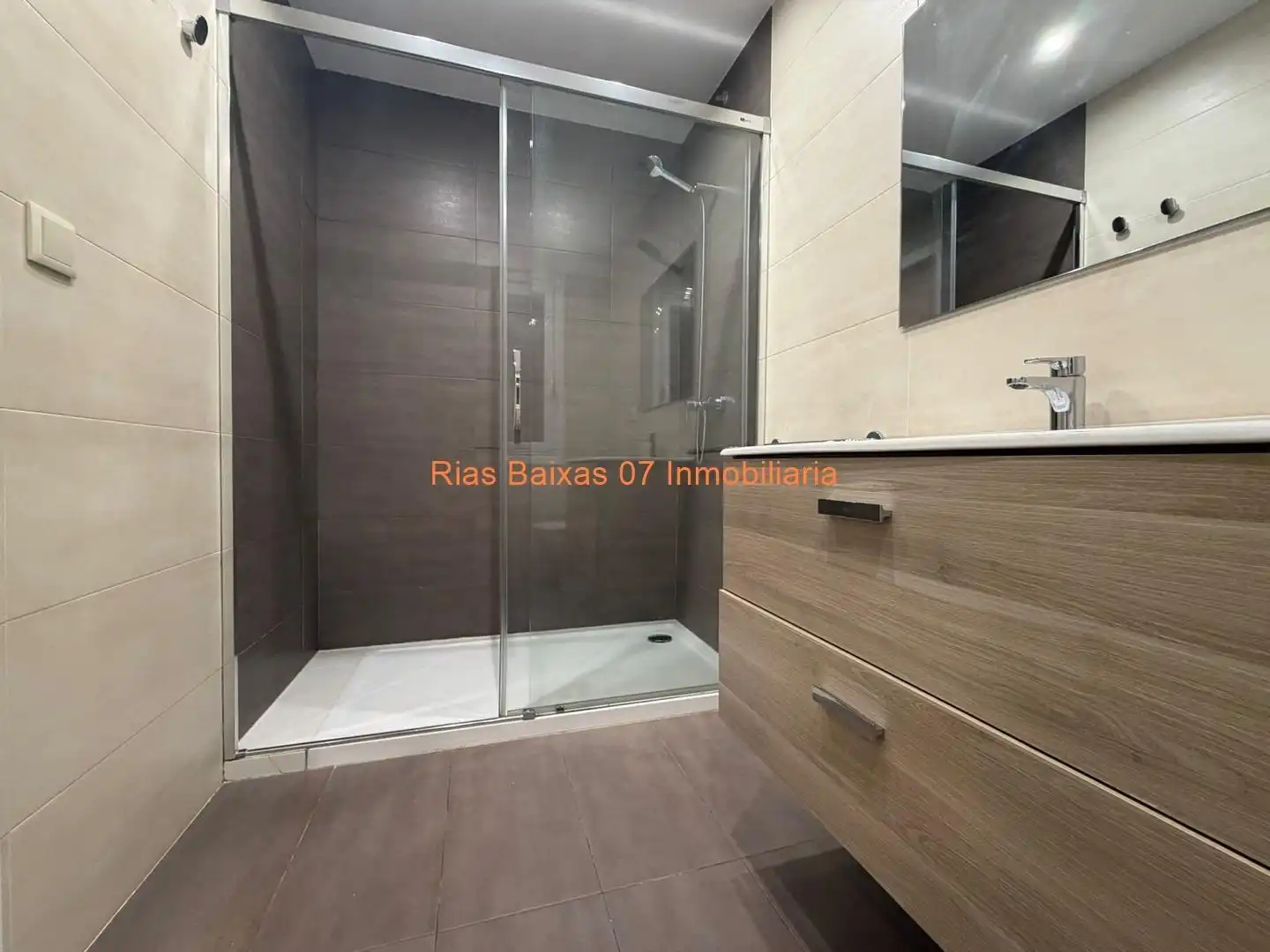 Bathroom of Flat for sale in Vigo   with Heating and Terrace