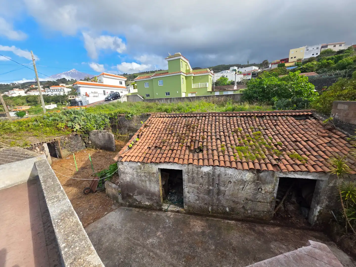 Vista exterior de Casa o xalet en venda en El Tanque amb Jardí privat i Moblat