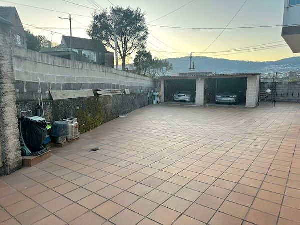 Aparcament de Casa o xalet en venda en Moaña amb Jardí privat i Traster