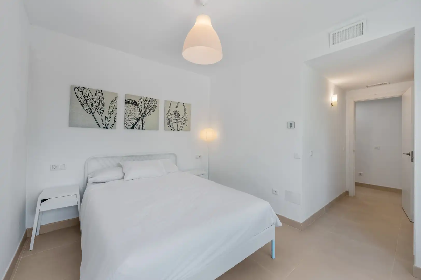 Dormitori de Casa o xalet en venda en Marbella amb Aire condicionat, Jardí privat i Terrassa