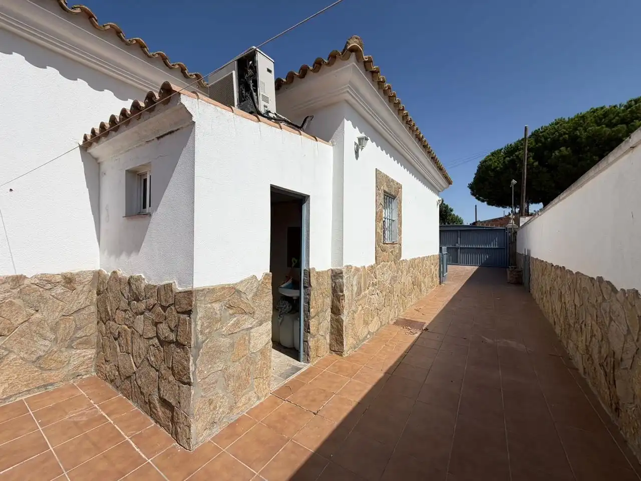 Vista exterior de Finca rústica en venta en Sanlúcar de Barrameda con Aire acondicionado, Trastero y Piscina