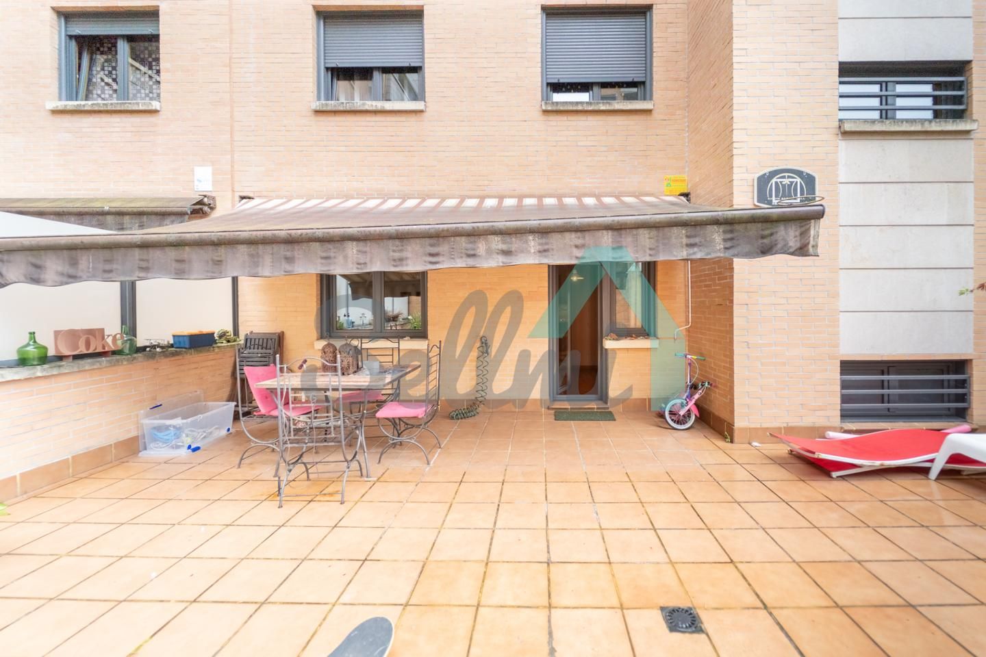 Terrassa de Pis en venda en Oviedo  amb Calefacció, Parquet i Terrassa