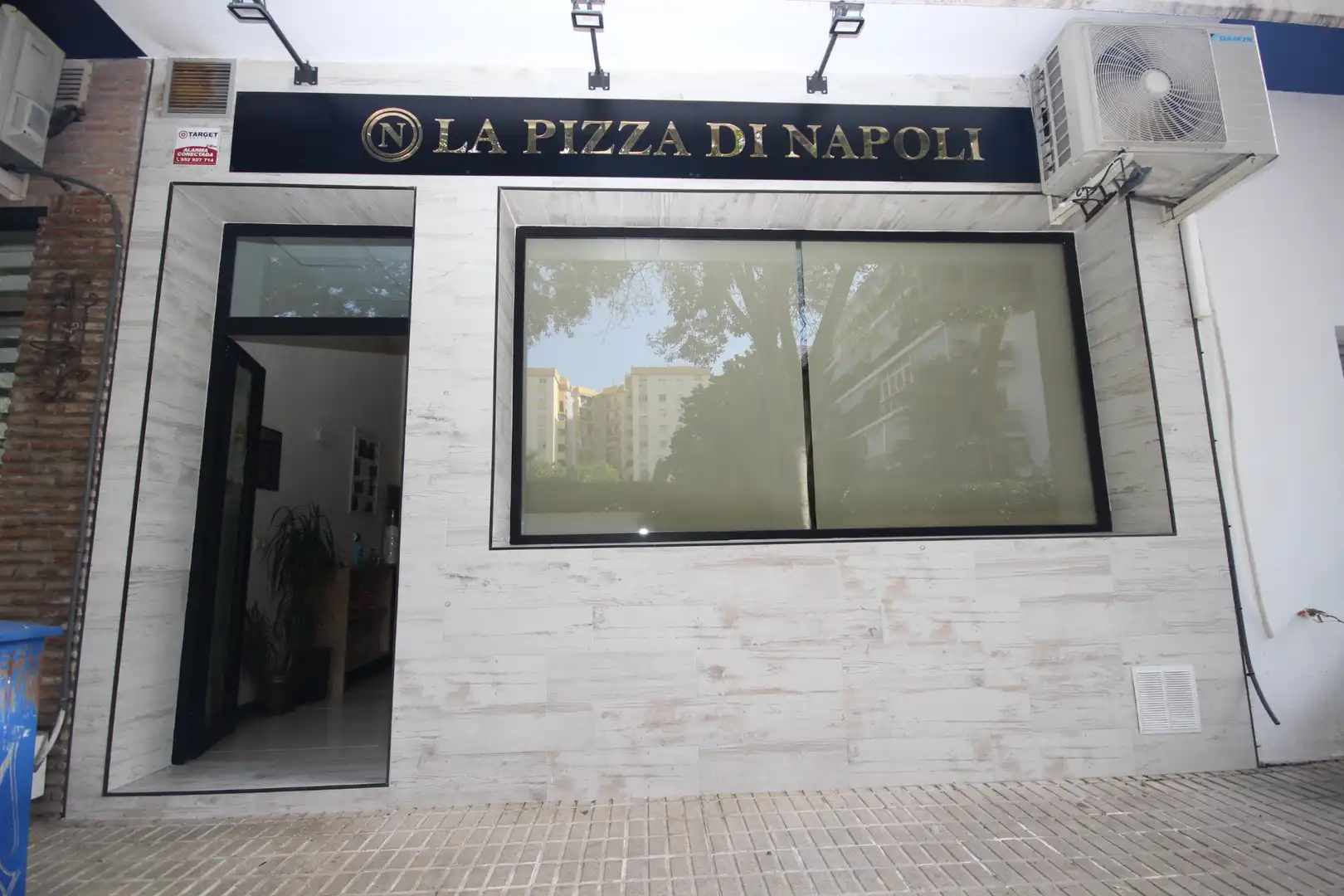 Local en venda en Marbella amb Moblat