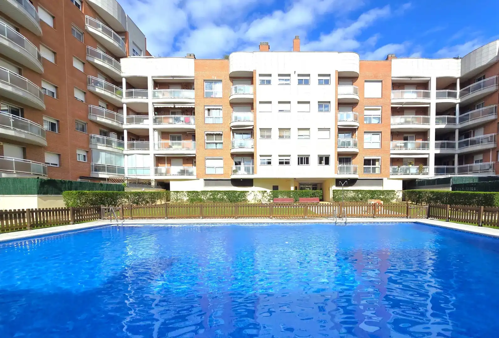 Schwimmbecken von Wohnung zum Verkauf in Reus mit Klimaanlage, Heizung und Terrasse