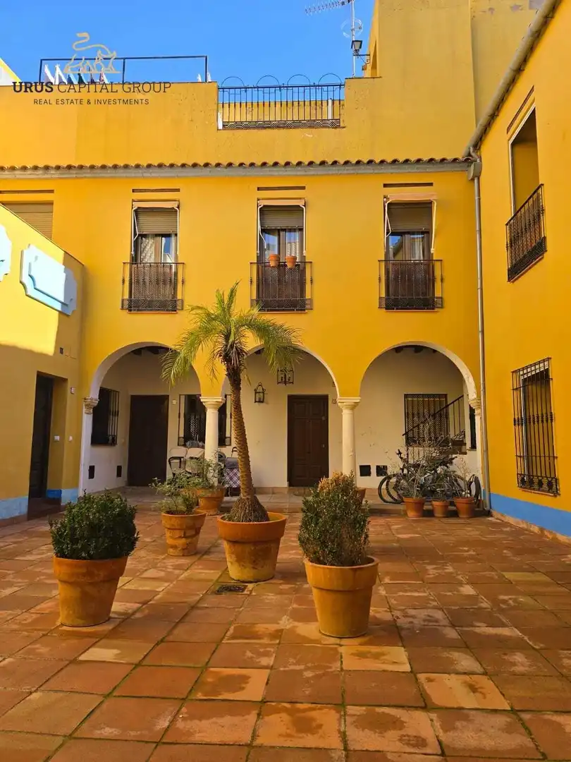 Außenansicht von Wohnung zur Miete in Córdoba mit Klimaanlage, Heizung und Möbliert