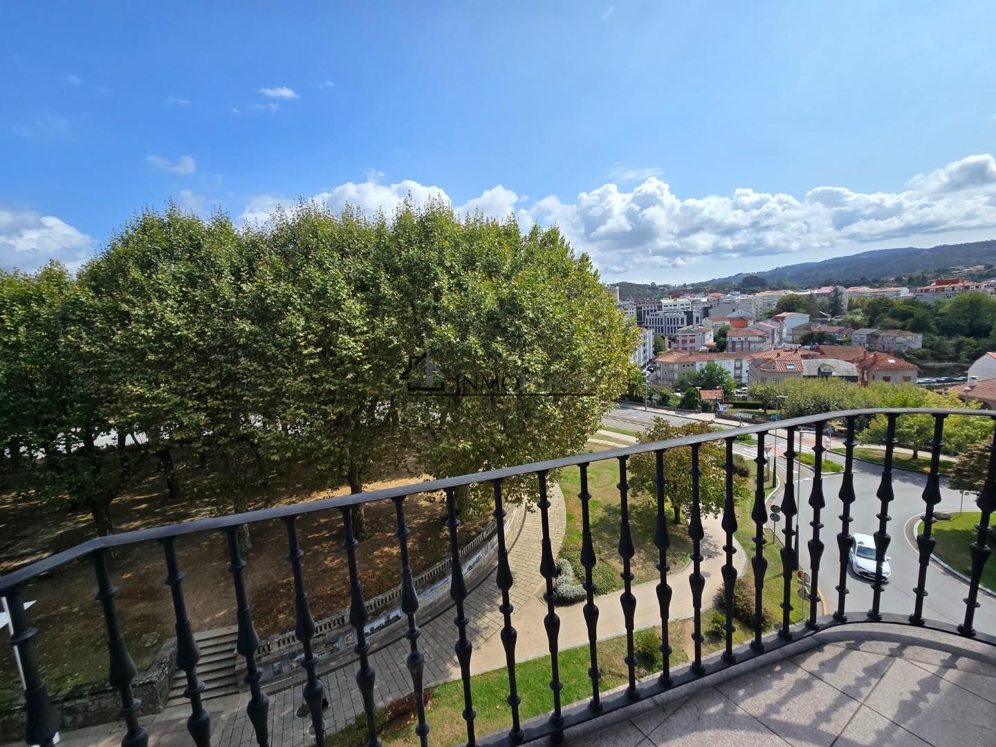 Vista exterior de Piso en venta en Pontevedra Capital 
