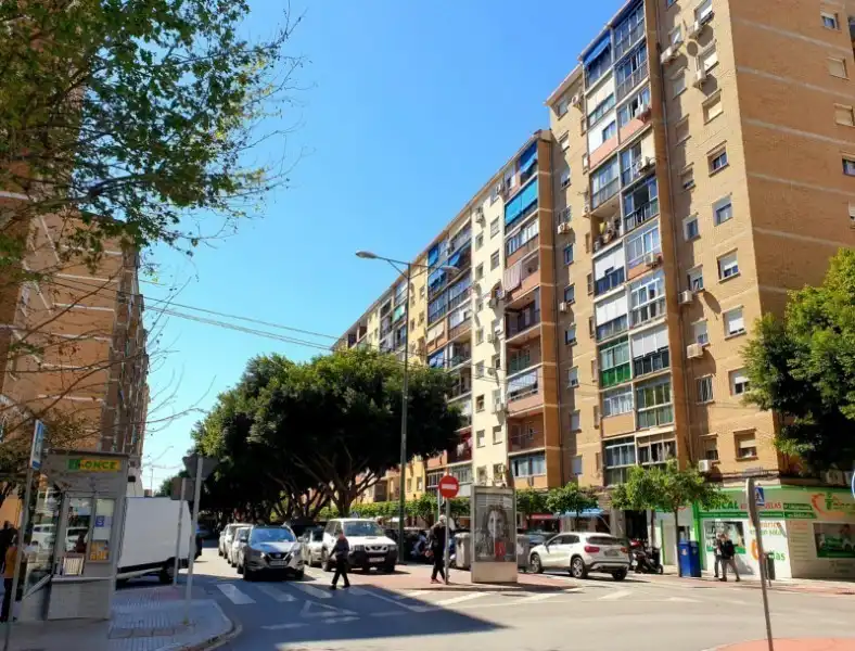 Vista exterior de Piso en venta en Málaga con Terraza, Horno y Lavadora