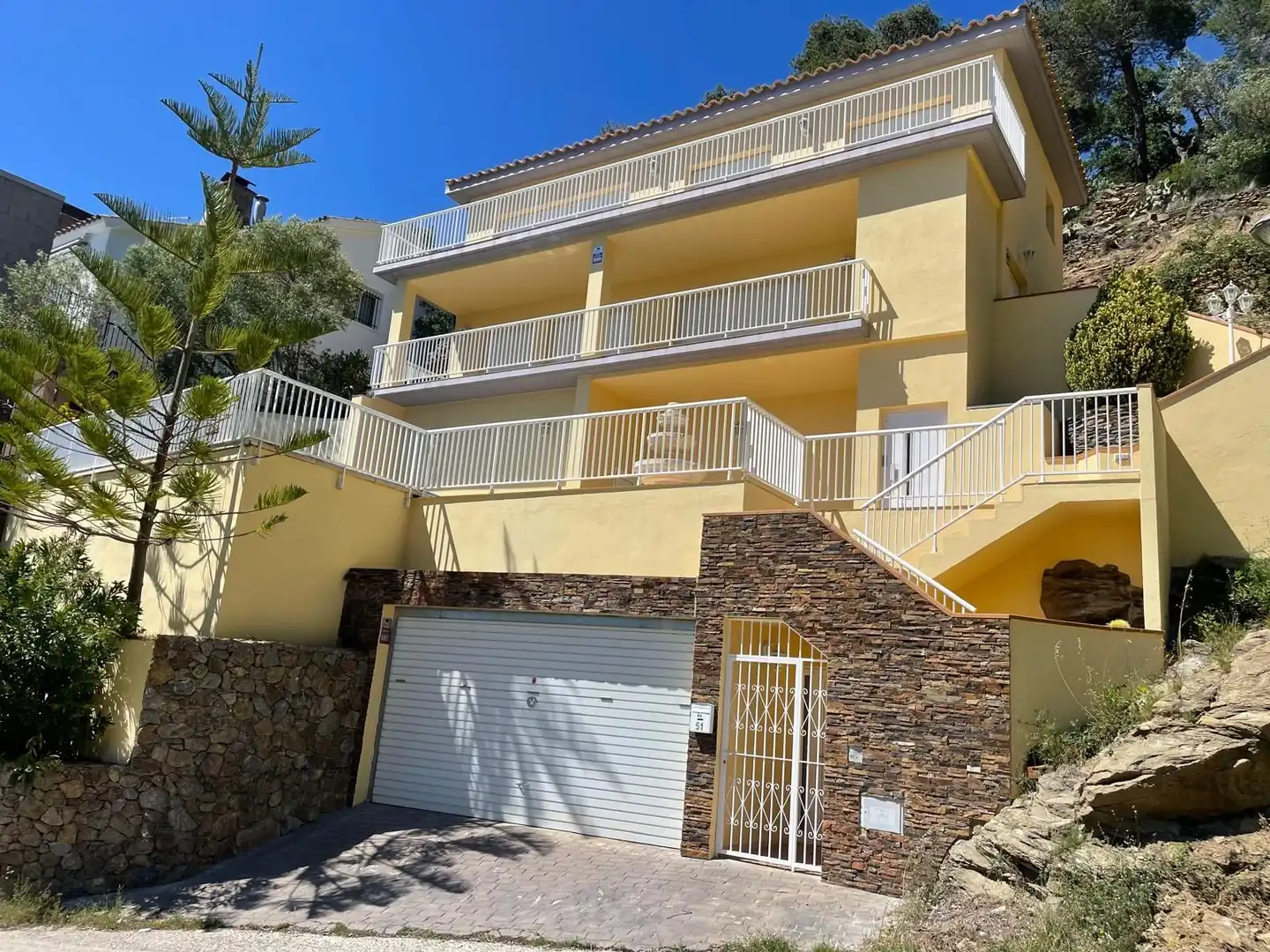 Vista exterior de Casa o chalet en venta en Roses con Calefacción, Jardín privado y Terraza