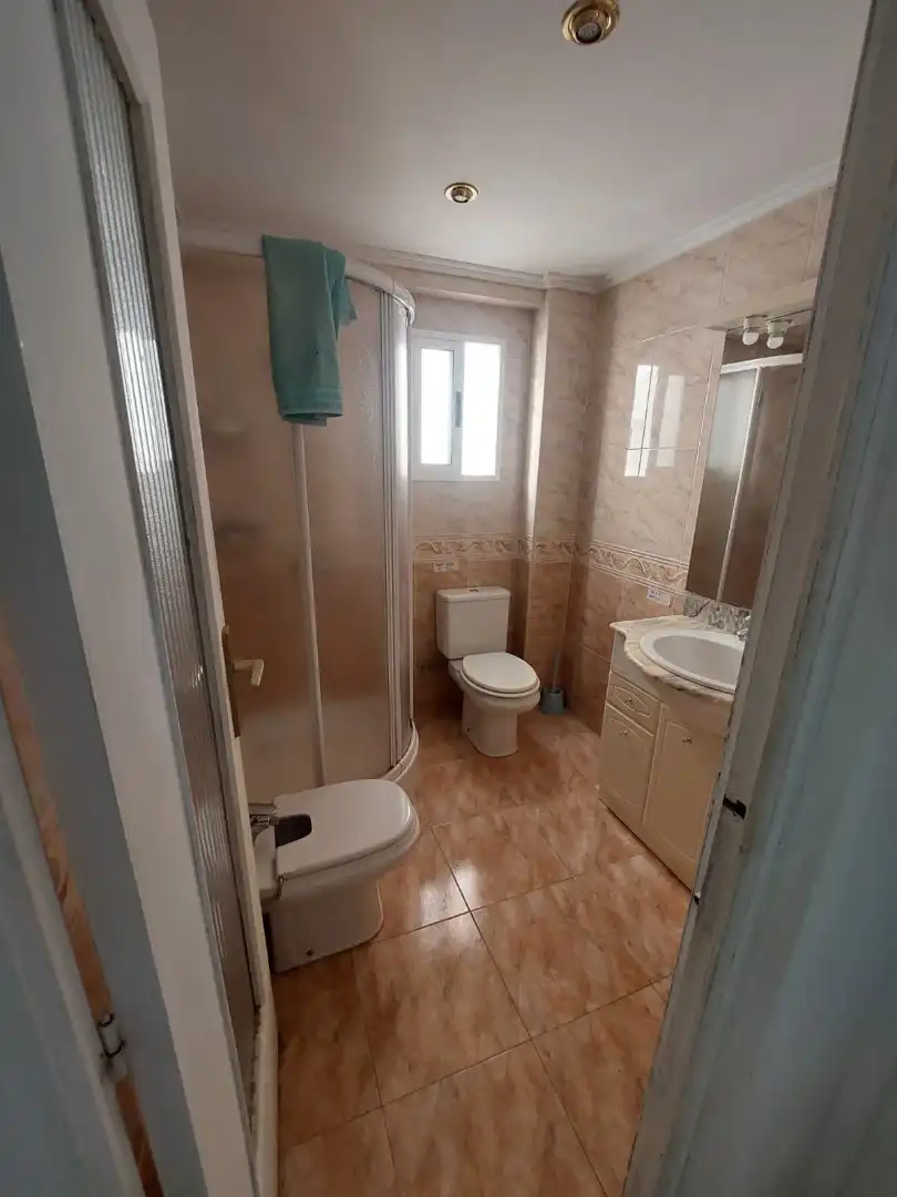 Bathroom of Flat for sale in Valencia  with Air Conditioner, Terrace and Furnished