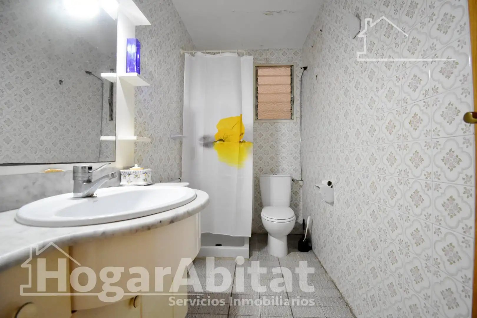 Baño de Piso en venta en Gandia con Terraza y Amueblado
