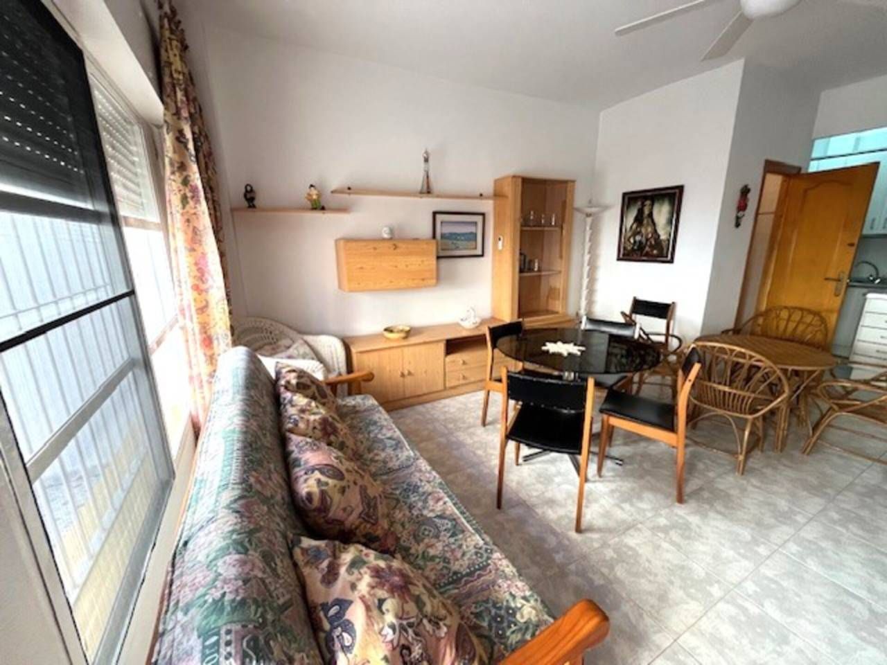 Sala d'estar de Casa adosada en venda en Cartagena amb Jardí privat i Moblat