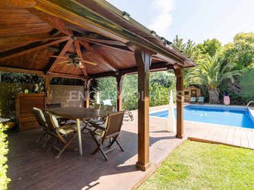 Casa con piscina en venta en Zona Monte El Pilar