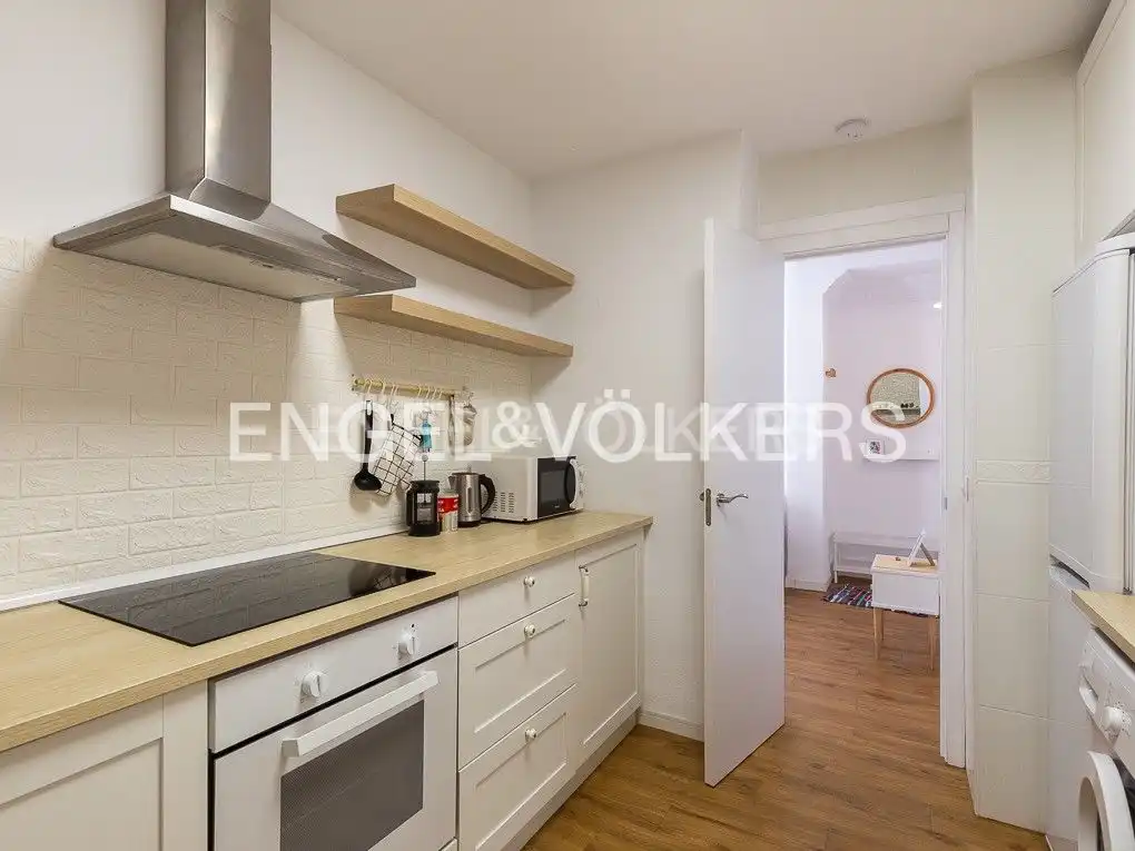 Cuina de Apartament de lloguer en Valencia amb Aire condicionat, Calefacció i Moblat