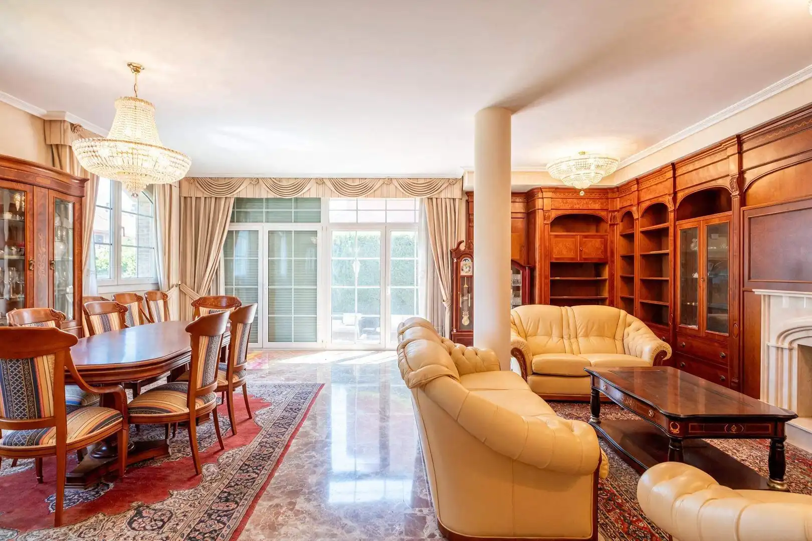 Sala d'estar de Casa o xalet en venda en Zaragoza amb Jardí privat, Terrassa i Traster