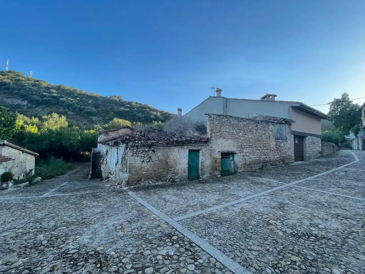 Vista exterior de Finca rústica en venda en Frías amb Jardí privat
