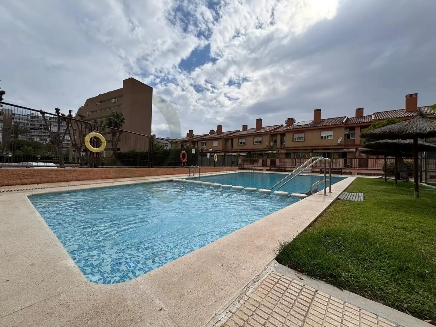 Piscina de Casa adosada en venta en Alicante / Alacant con Calefacción, Jardín privado y Terraza