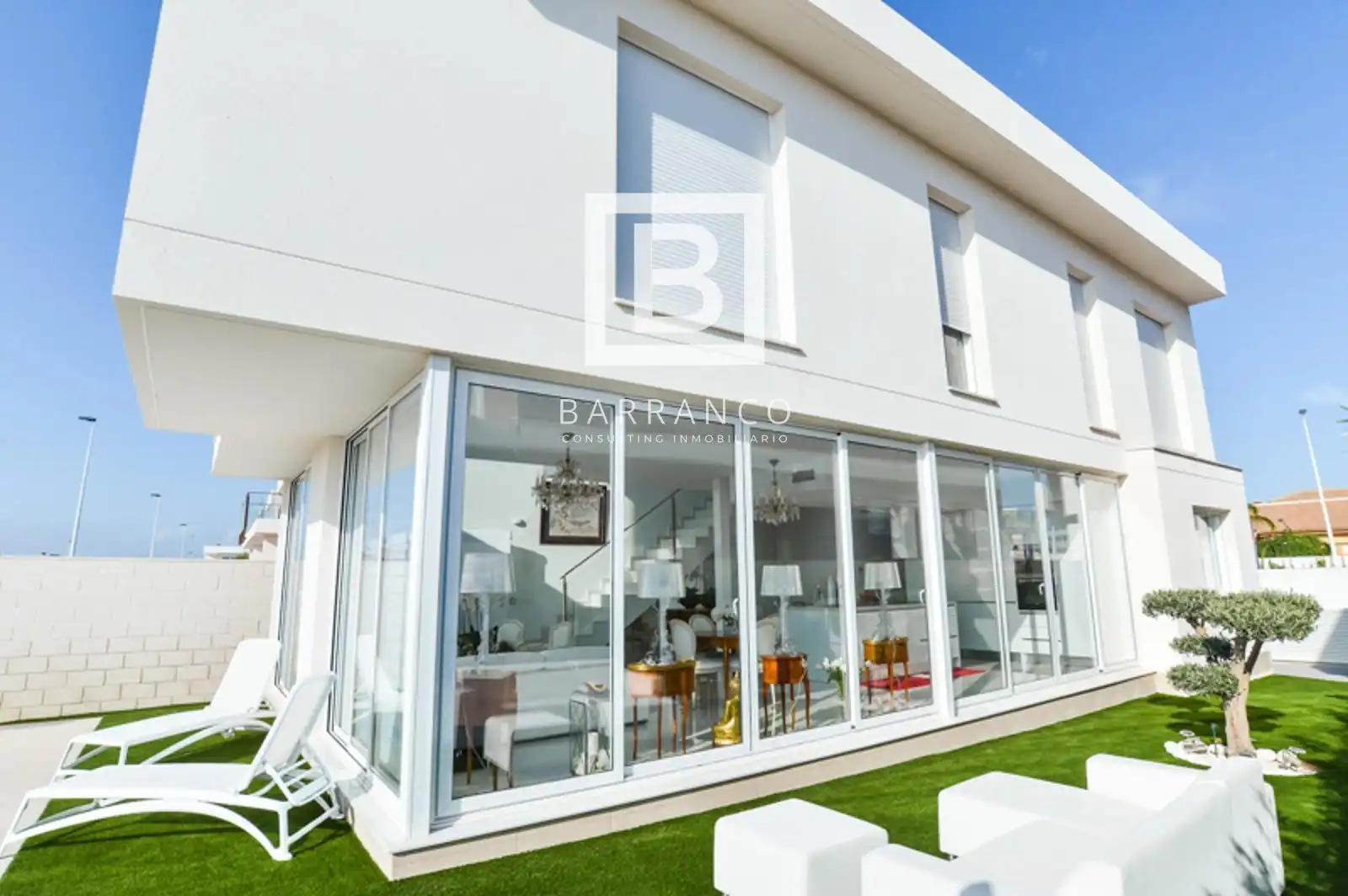 Chalet con piscina en venta en Josefina Cases Martínez, imagen 2