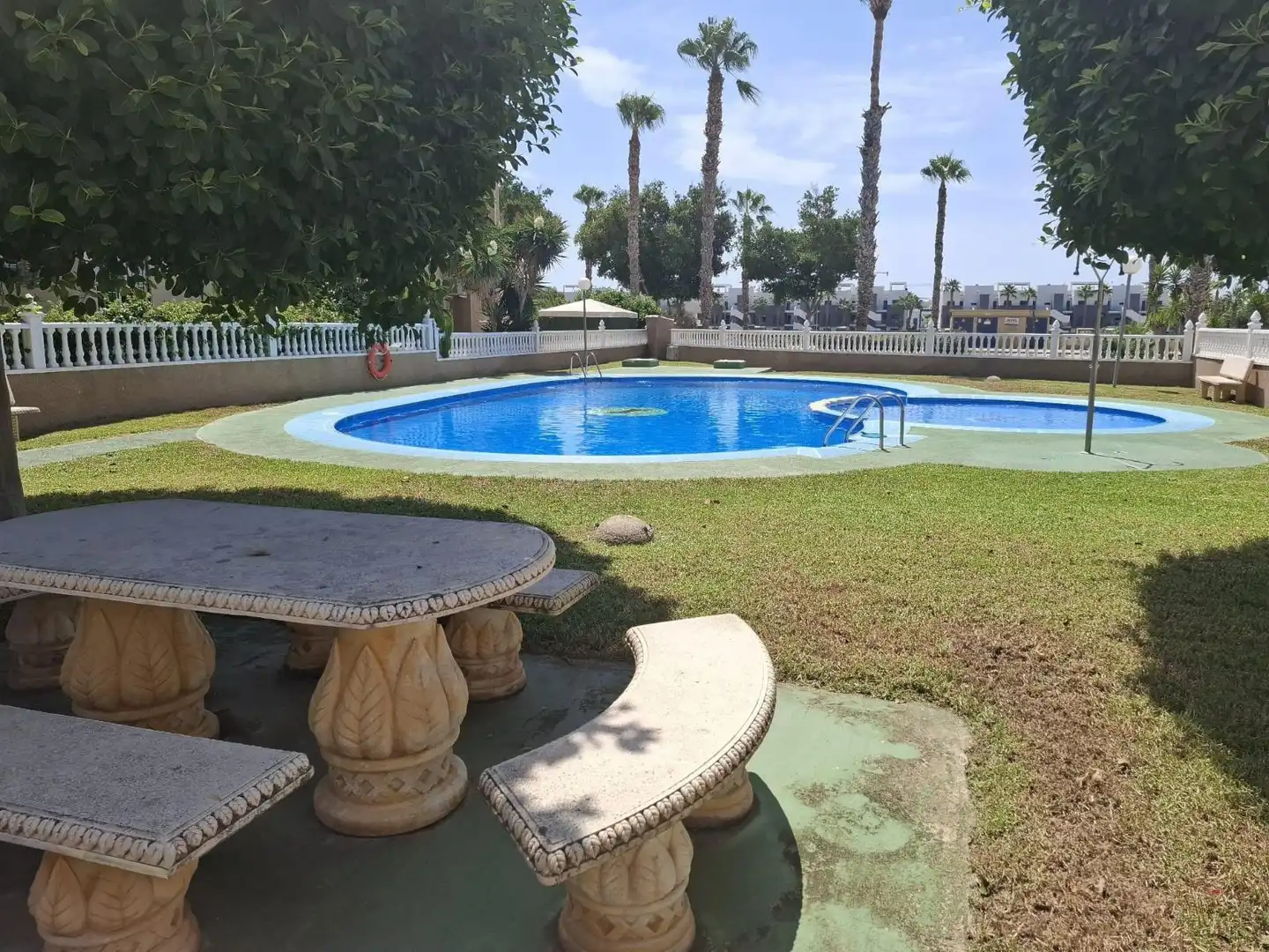 Piscina de Casa adosada en venda en El Raso