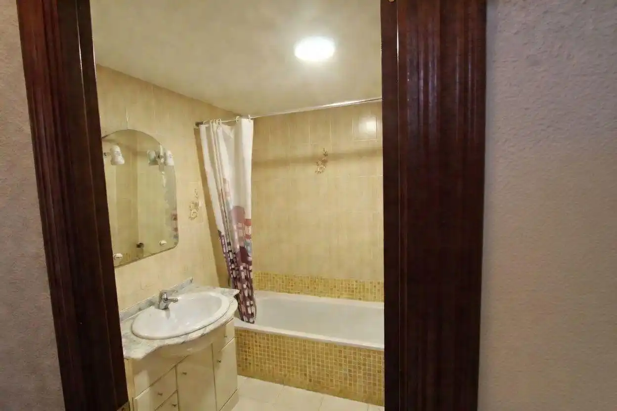 Baño de Piso en venta en Paterna con Terraza y Balcón