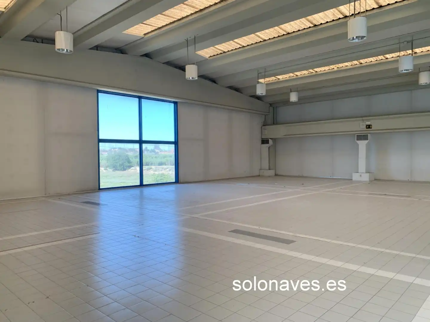 Nau industrial de lloguer en Zaragoza