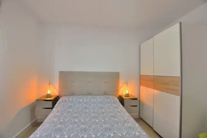 Dormitori de Pis en venda en Ronda amb Aire condicionat, Terrassa i Balcó