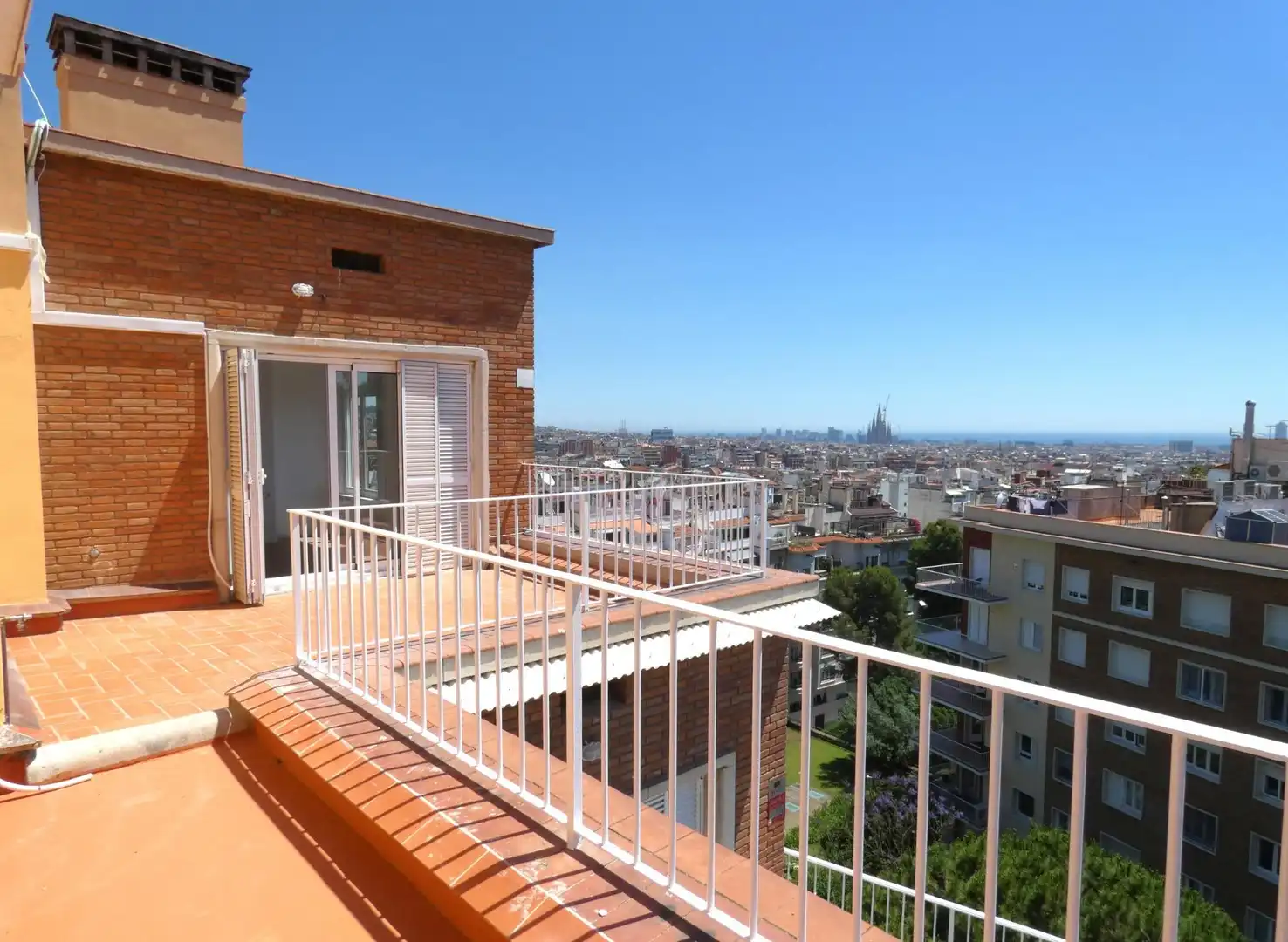 Terrasse von Dachboden zur Miete in Barcelona mit Parkett