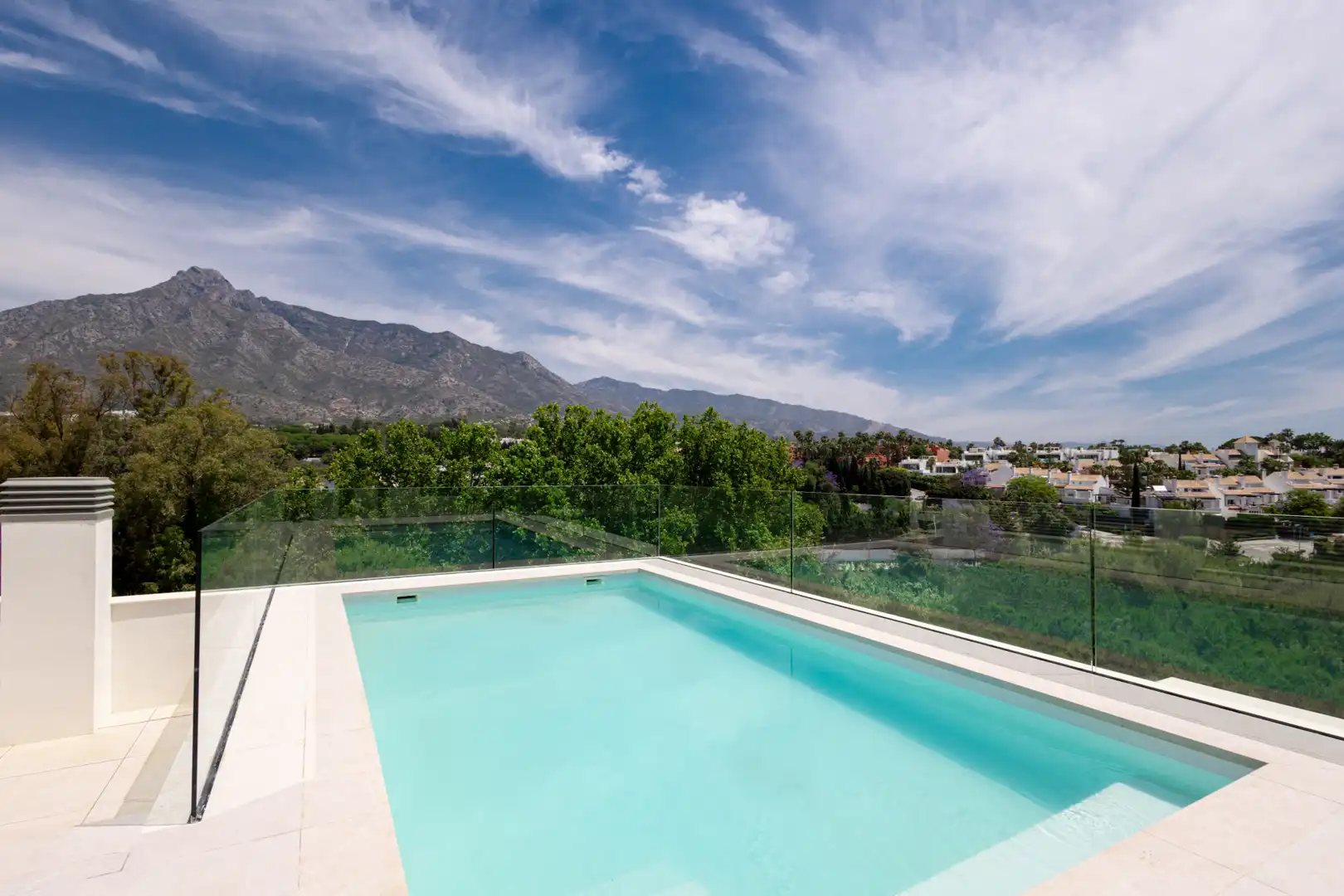 Piscina de Àtic en venda en Marbella amb Aire condicionat, Calefacció i Terrassa