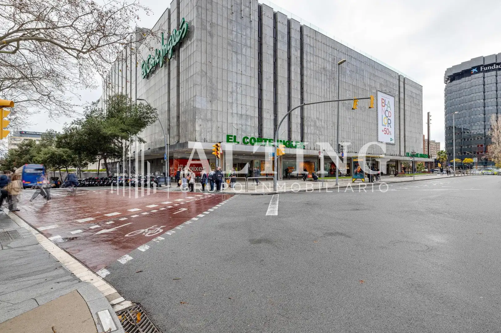Vista exterior de Garatge en venda en Barcelona
