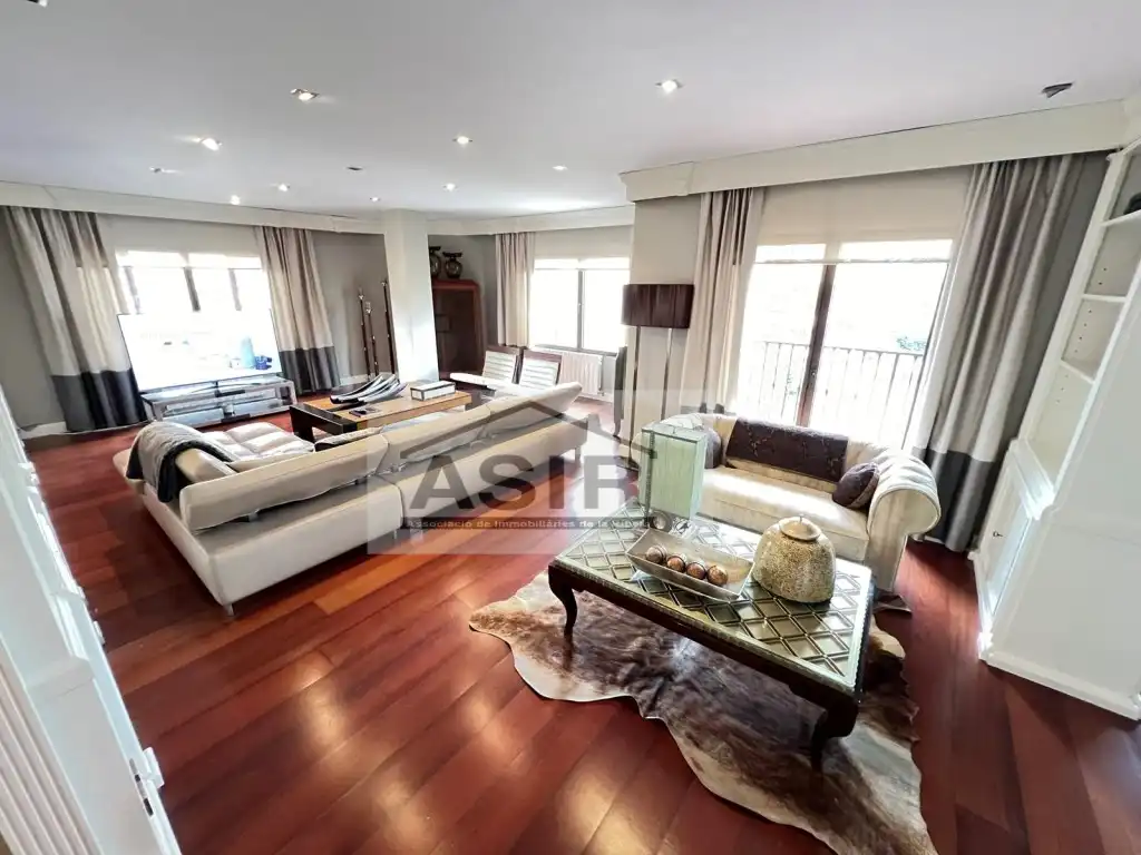 Flat for rent in Plaza Major, Centre