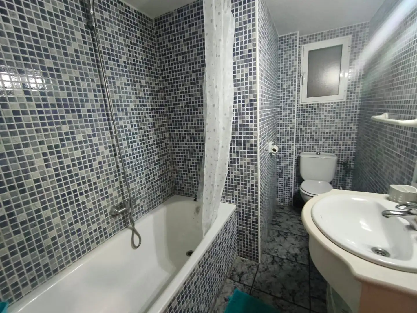 Badezimmer von Wohnung zum Verkauf in Burjassot mit Parkett, Ofen und Waschmaschine
