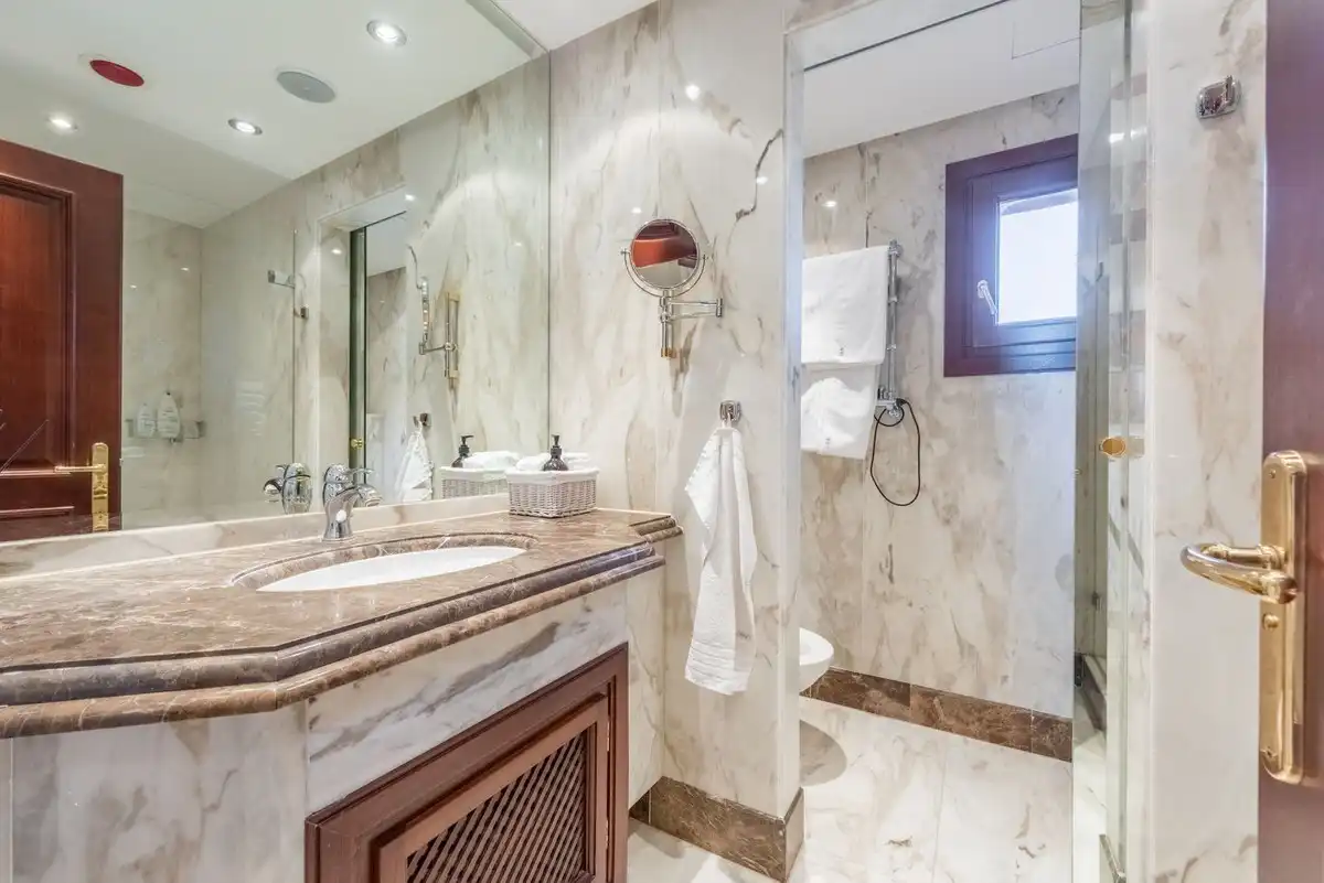 Penthouse with pool for sale in Selwo, imagen 16