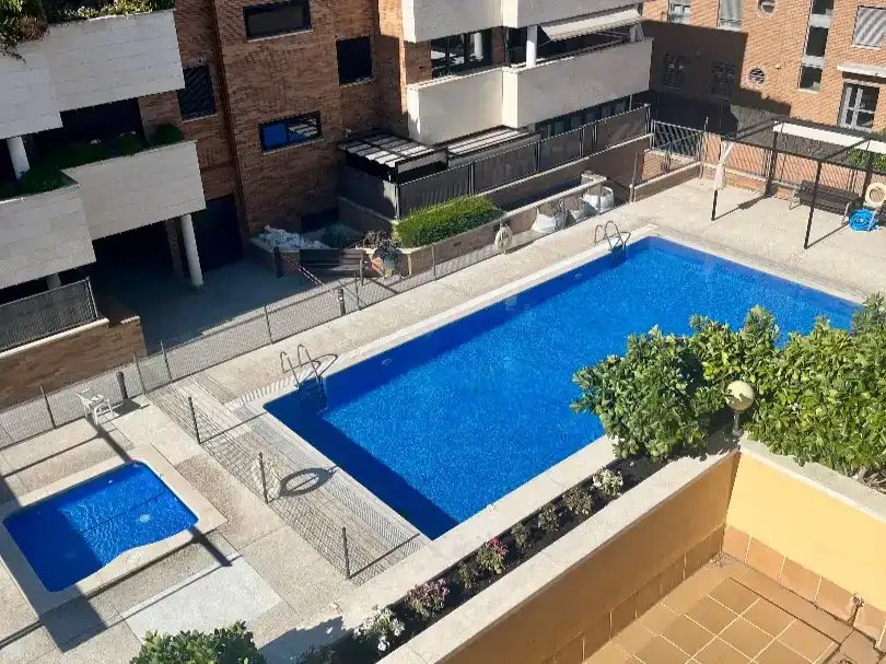Piscina de Pis en venda en Las Rozas de Madrid amb Aire condicionat, Parquet i Traster