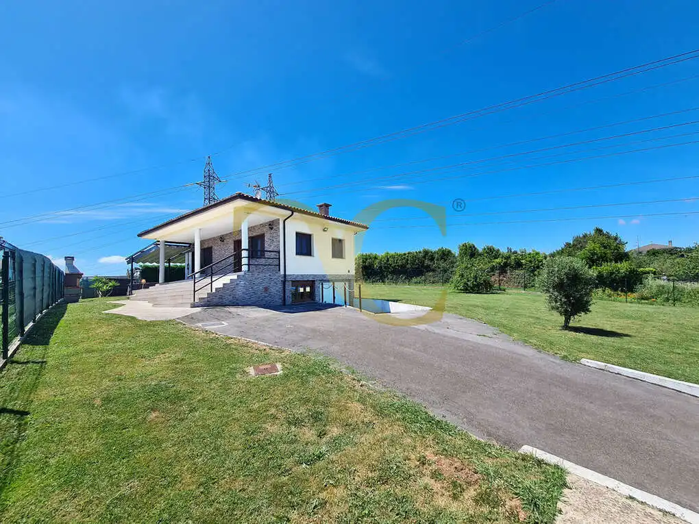 Vista exterior de Casa o xalet en venda en Gijón  amb Calefacció, Jardí privat i Terrassa