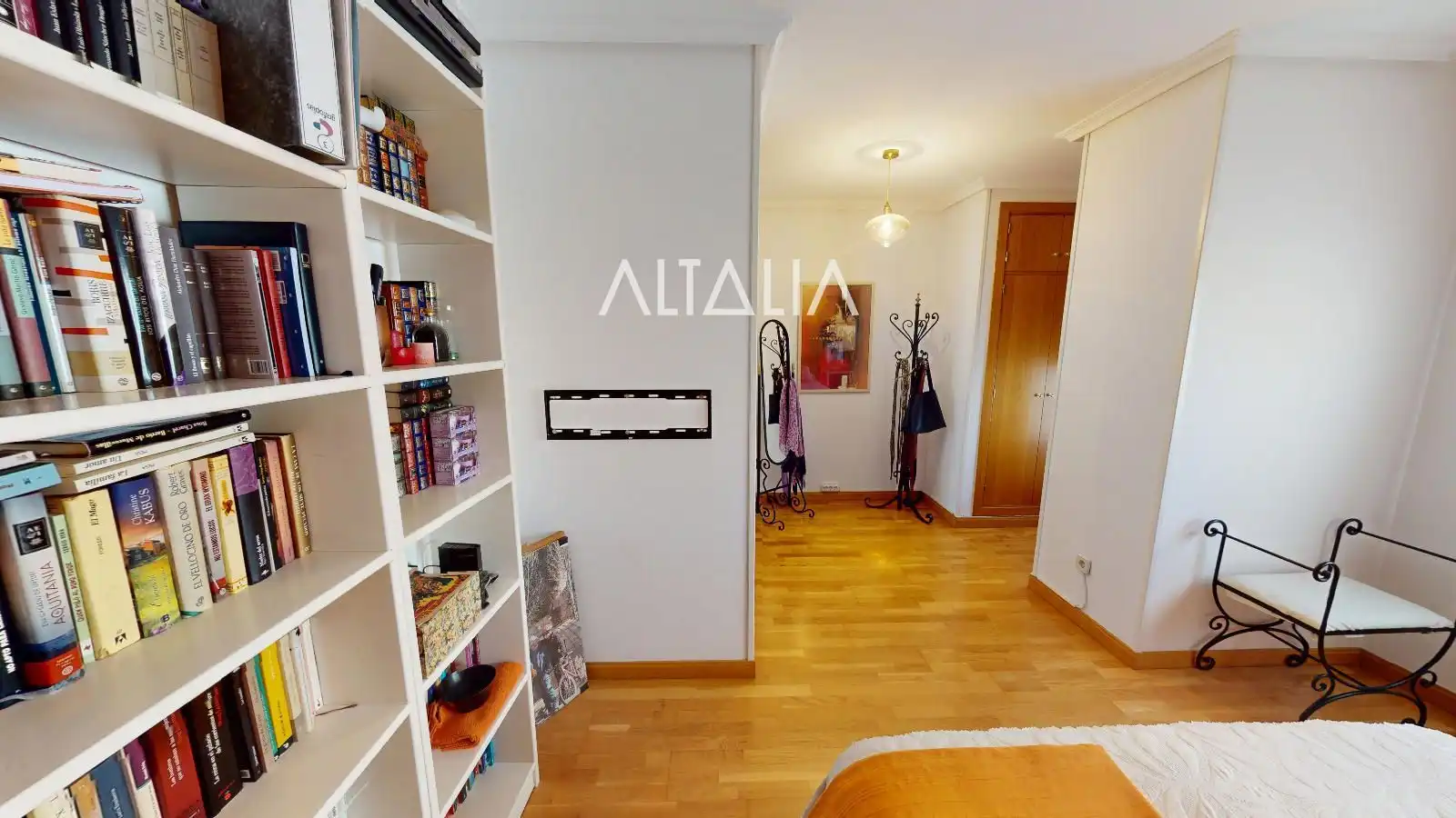 Habitación de Casa adosada en venta en Cuenca con Calefacción, Piscina y Piscina comunitaria