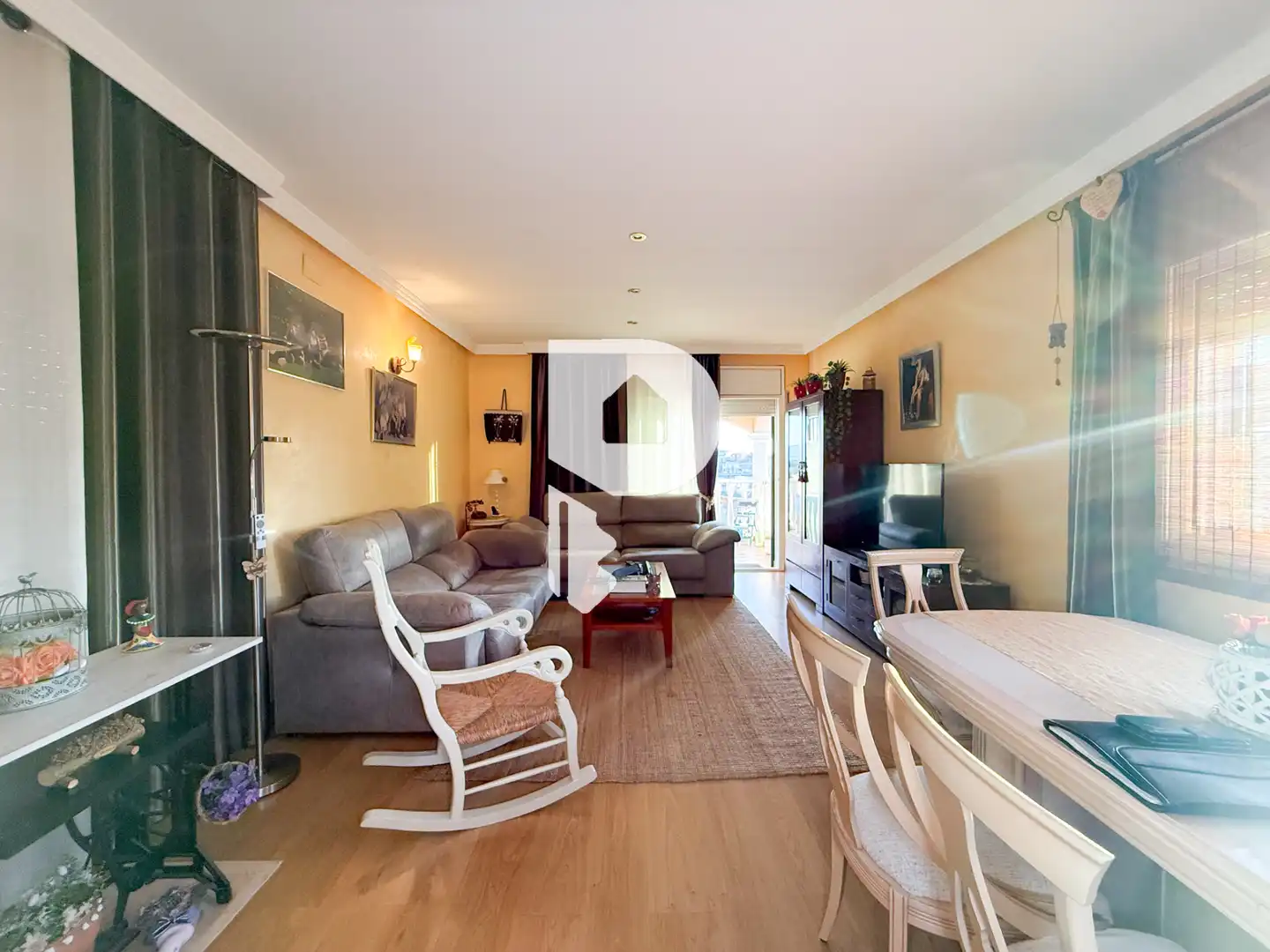 Sala d'estar de Casa o xalet en venda en Sant Esteve Sesrovires amb Aire condicionat, Calefacció i Jardí privat