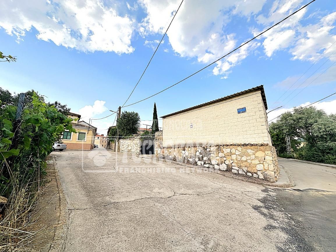 Vista exterior de Casa adosada en venda en Chillarón de Cuenca amb Calefacció, Jardí privat i Terrassa