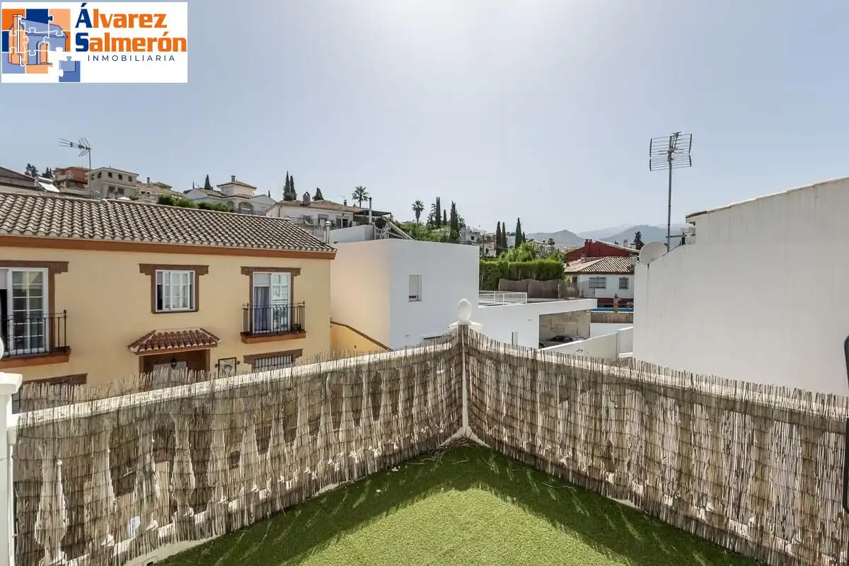 Vista exterior de Casa adosada en venta en Huétor Vega con Terraza