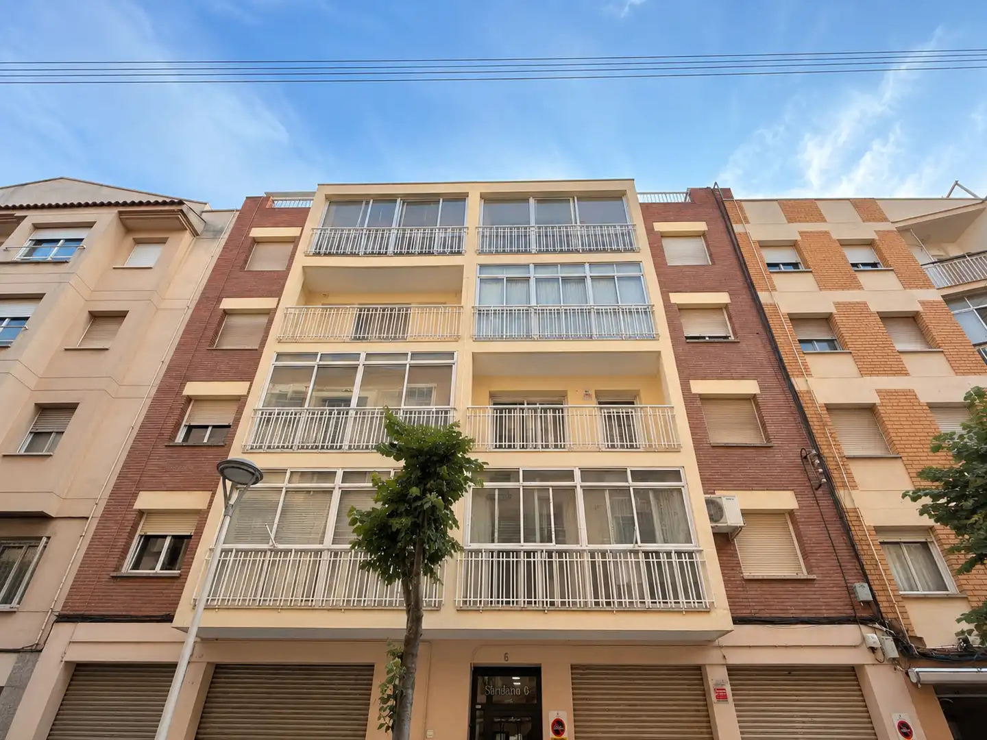 Vista exterior de Pis en venda en Sant Andreu de la Barca amb Forn i Balcó