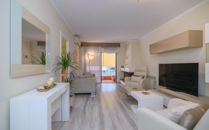 Living room of Flat for sale in Badalona  with Terrace and Balcony