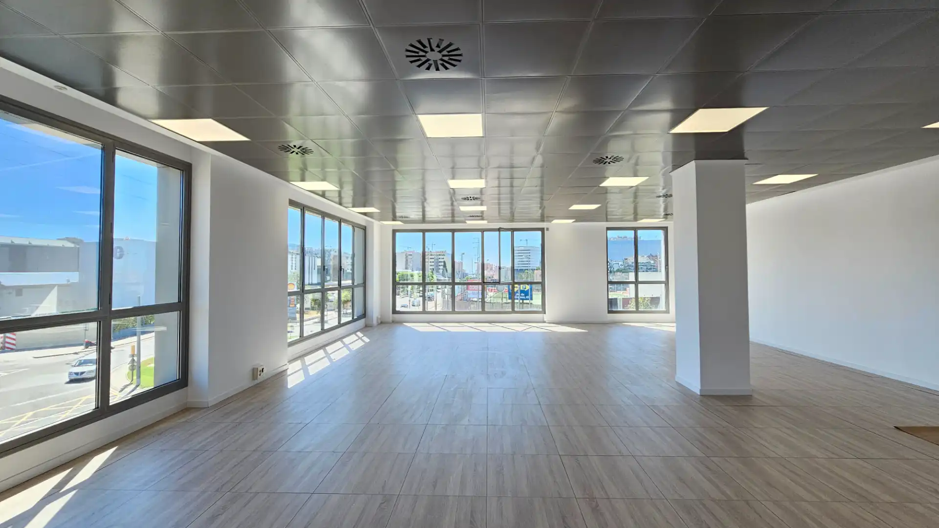 Büro zur Miete in Sant Joan Despí mit Klimaanlage und Alarm