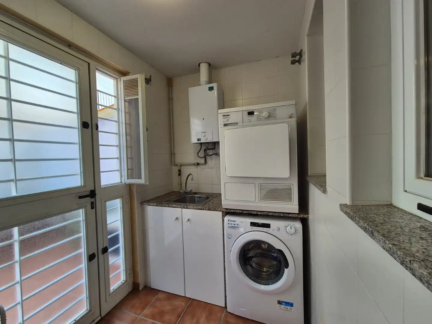 Cuina de Casa adosada en venda en Moncada amb Aire condicionat, Calefacció i Terrassa