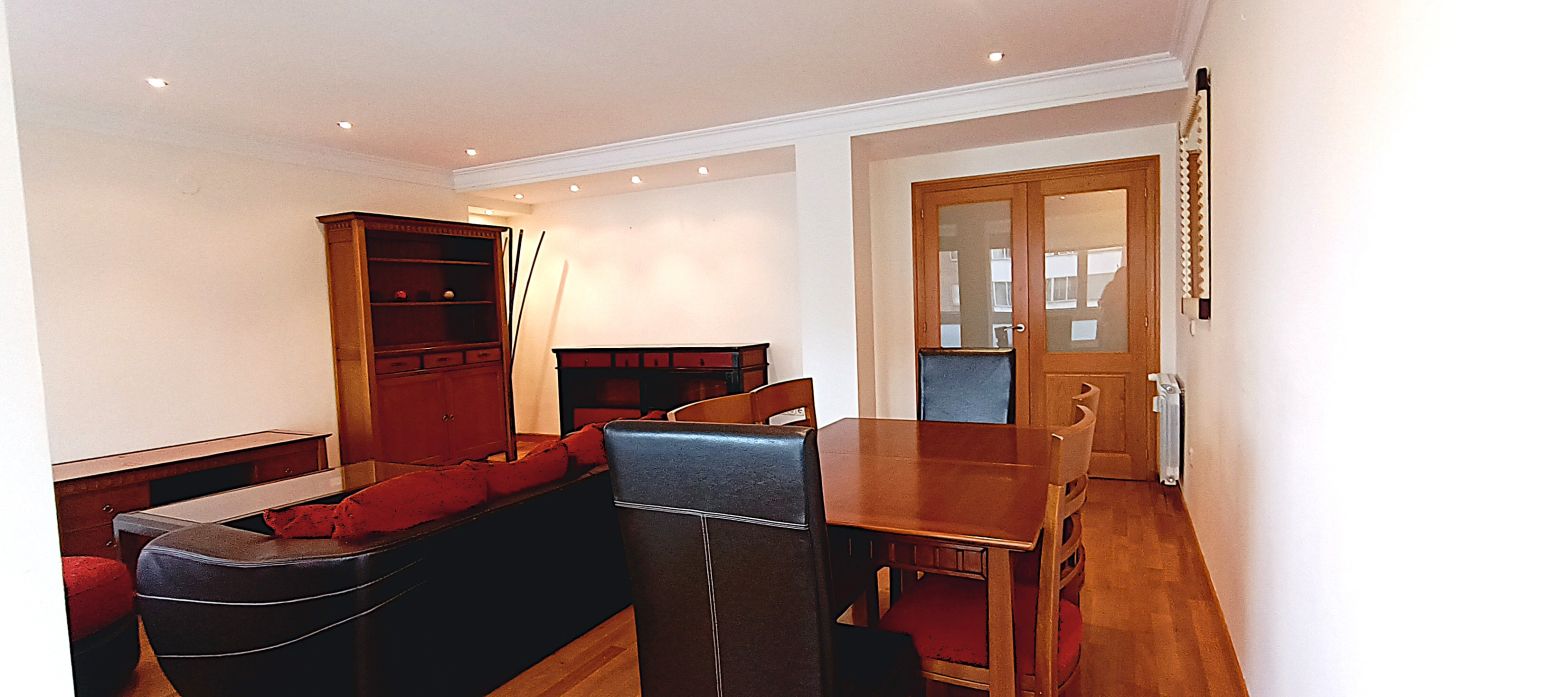 Comedor de Piso de alquiler en  Pamplona / Iruña con Calefacción y Amueblado