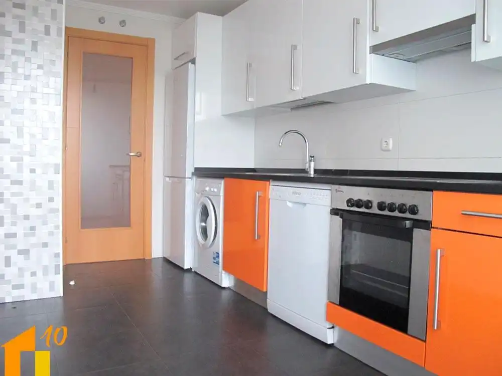 Cocina de Piso de alquiler en Burgos con Calefacción y Trastero